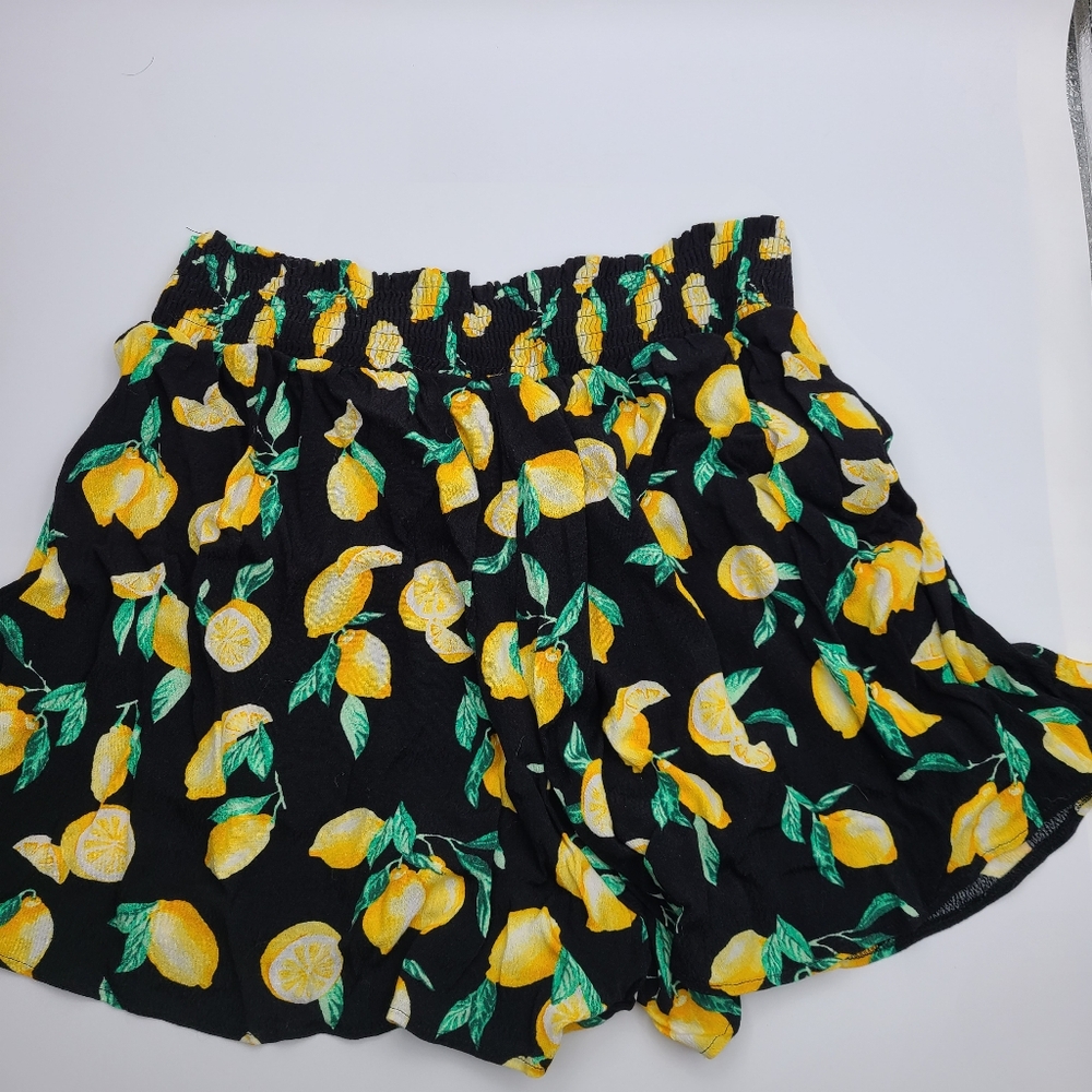 Victoria’s Secret PINK Smocked Lemon Shorts Large